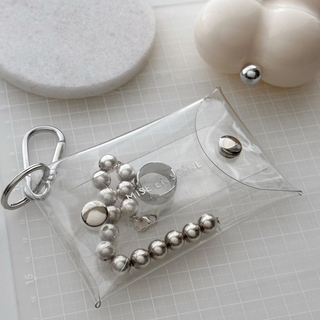 ロゴを入れたクリアポーチデザイン