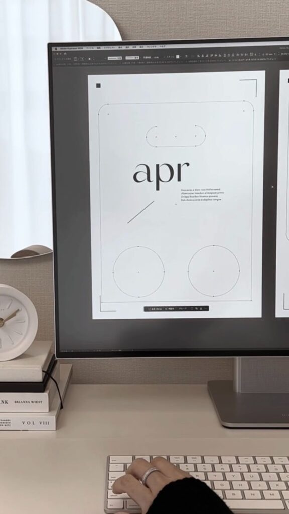 Adobe Illustratorでカップホルダーのデザインを作成している画面