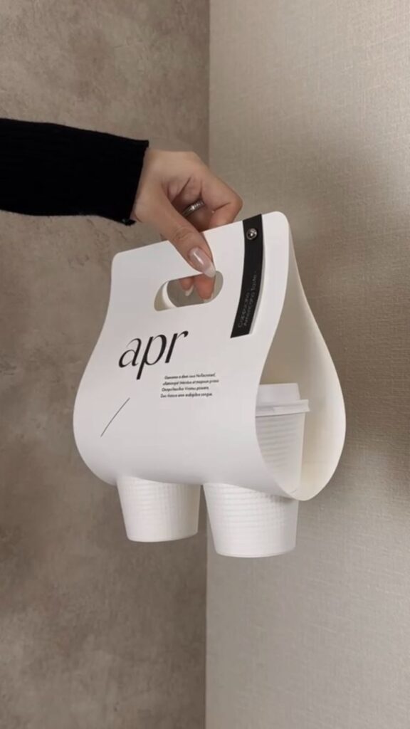 aprロゴ入りのカップホルダー完成写真