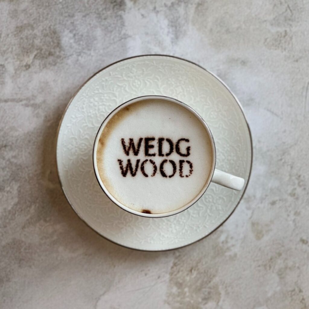 ロゴ文字入りカフェラテ