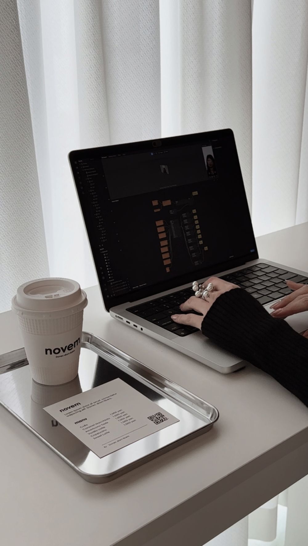 メニューカードのデザイン制作風景