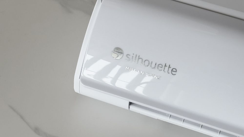 カッティングフィルムでSilhouetteマシンのロゴをカスタムした例