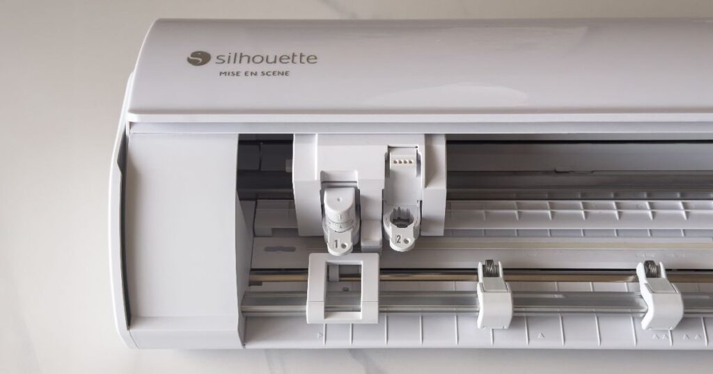 家庭用カッティングマシンSilhouette CAMEO5の本体